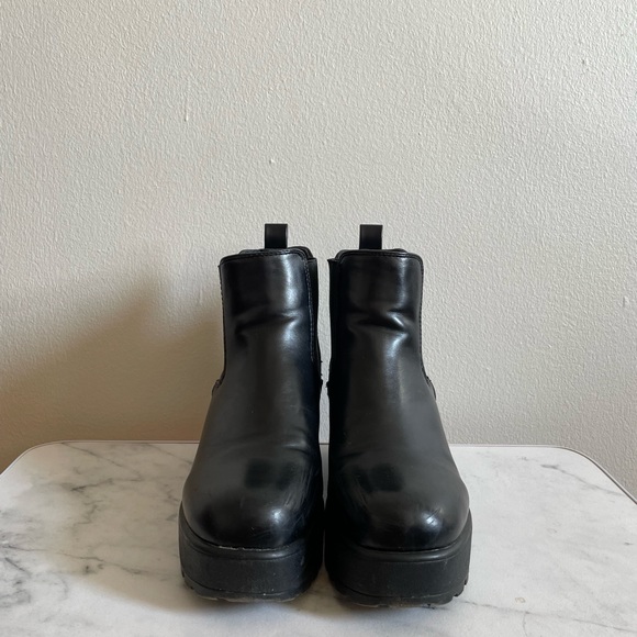Black Platform Chelsea Boots - Picture 2 of 4